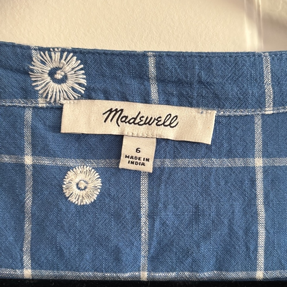 Madewell size 6 blue crop button up - Picture 2 of 3